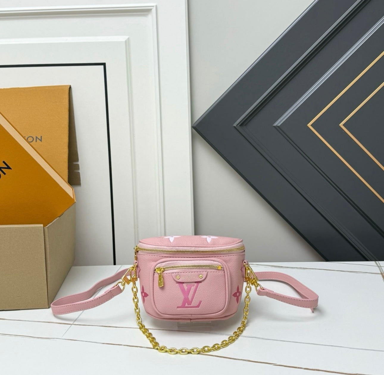 L CROSSBODY W/ CHAIN