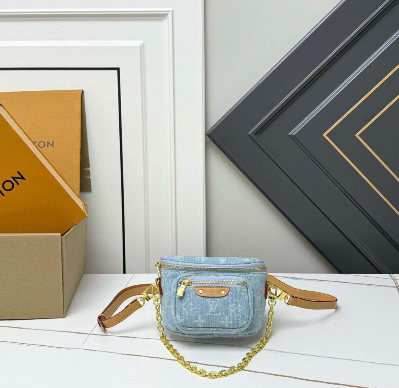 L CROSSBODY W/ CHAIN