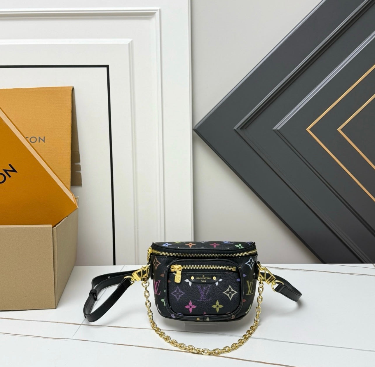 L CROSSBODY W/ CHAIN