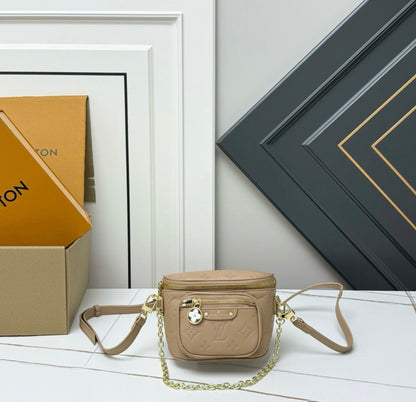 L CROSSBODY W/ CHAIN