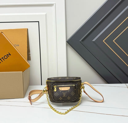 L CROSSBODY W/ CHAIN