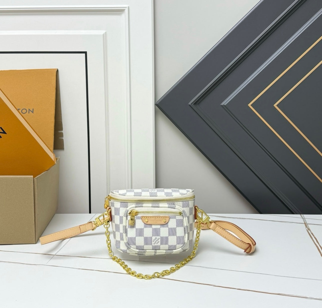 L CROSSBODY W/ CHAIN