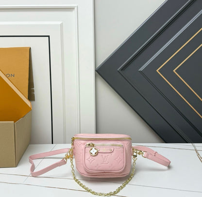 L CROSSBODY W/ CHAIN