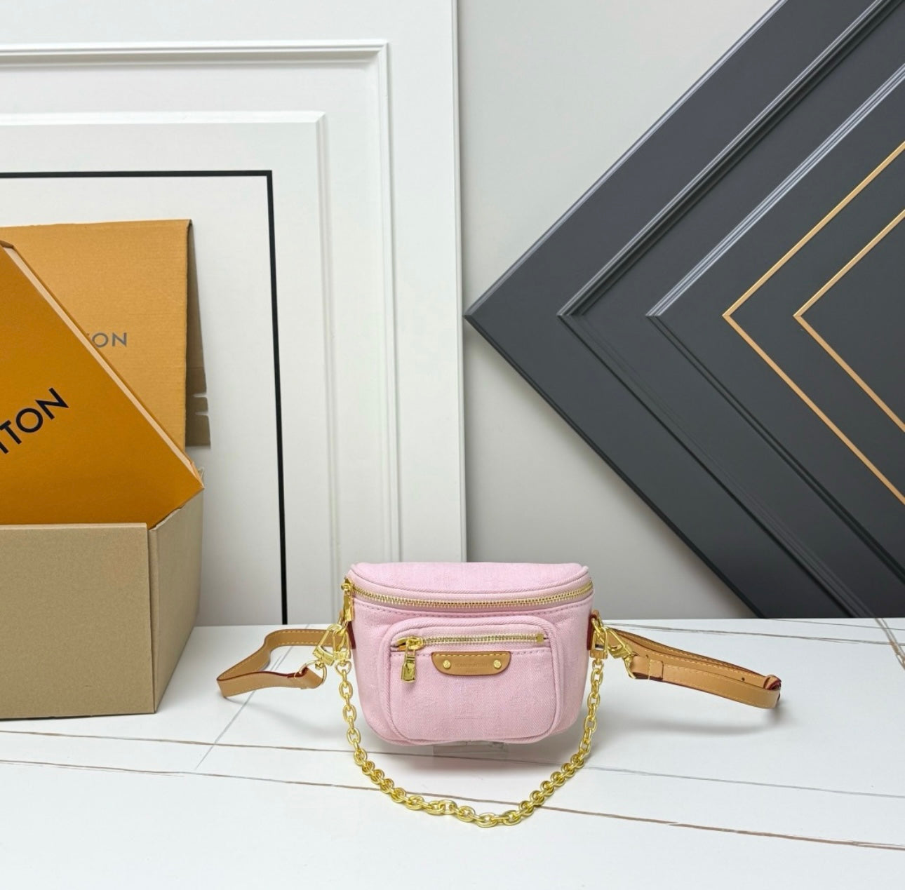 L CROSSBODY W/ CHAIN