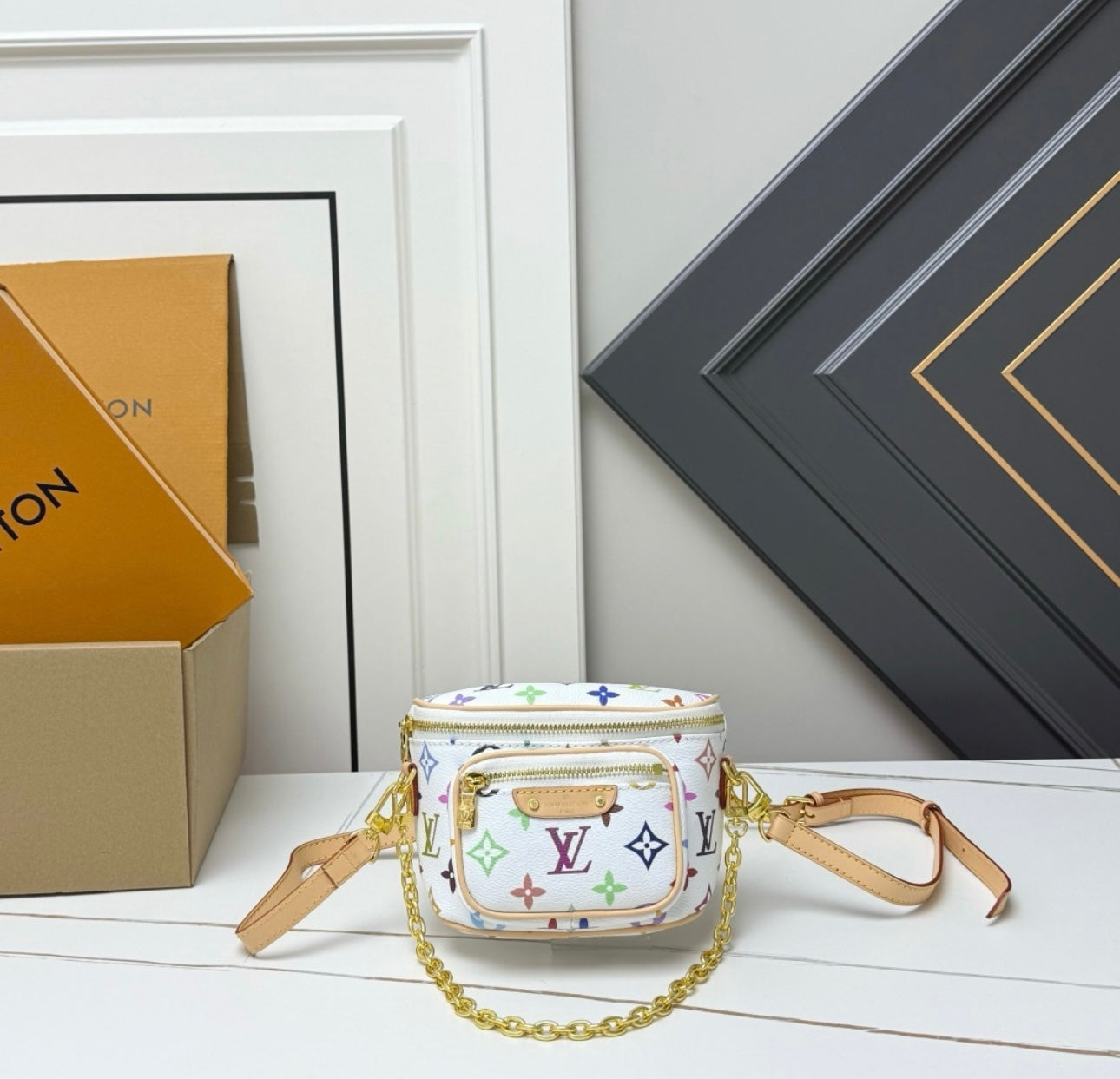 L CROSSBODY W/ CHAIN