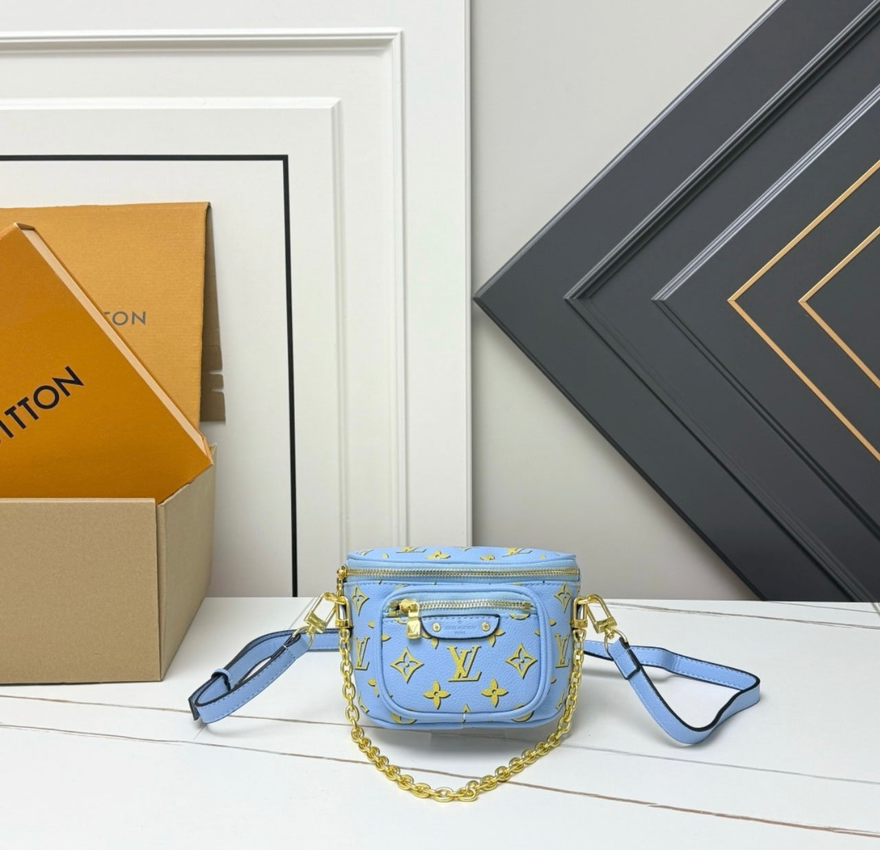 L CROSSBODY W/ CHAIN